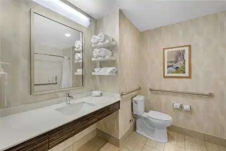 Hampton Inn & Suites Bend - 62