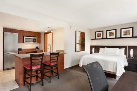 Embassy Suites Montréal by Hilton - 24