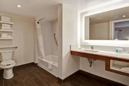 Hampton Inn & Suites by Hilton Calgary-Airport - 44