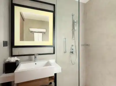 Hilton Garden Inn Jakarta Taman Palem - 8