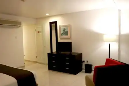 & Suites PF - 67
