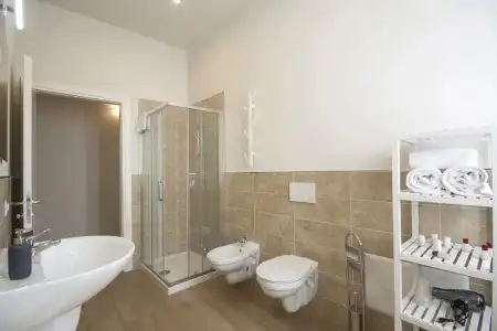 Regis Condo - 194