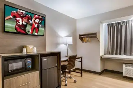 Red Roof Inn PLUS+ & Suites Savannah - I-95 - 54