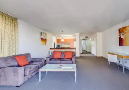 Central Hillcrest Apartment - 9