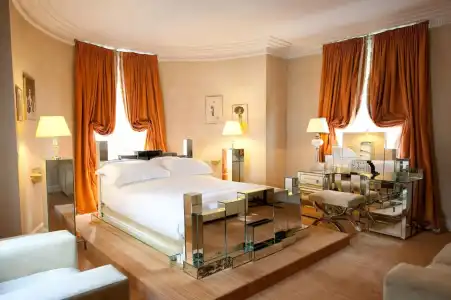 L'Hotel - 4