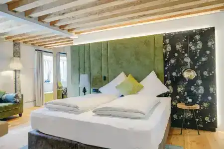 Boutique im Auracher Löchl - 80