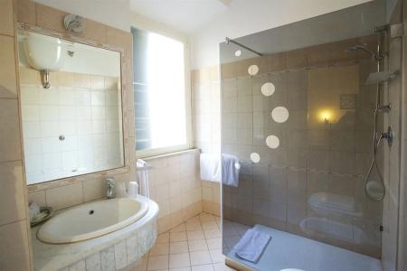 Nicolas Inn - 19