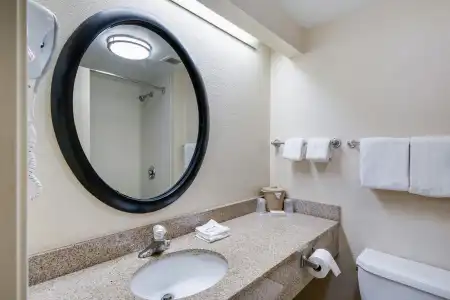 Red Roof Inn Laredo - 31