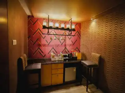 Peninsula Grand - 42