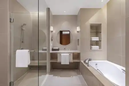 Courtyard by Marriott Bangkok - 8