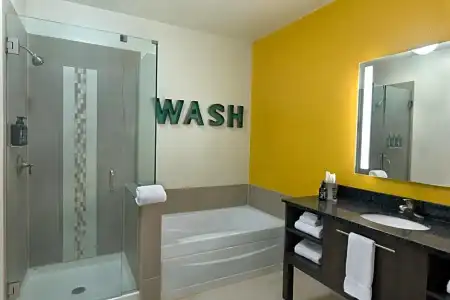 Oxford Suites Bellingham - 40