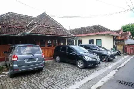 RedDoorz Near Danurejan Malioboro - 0