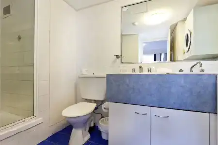 Surf Regency Apartments - 63