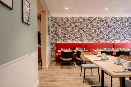 Hôtel Kyriad Paris 10 — Canal Saint Martin-République - 24