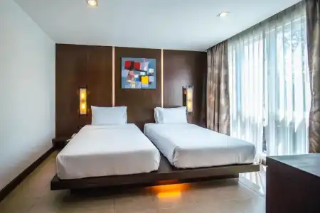 Ratana Chalong - 60