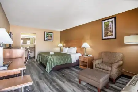 Quality Inn Bowling Green South - 25