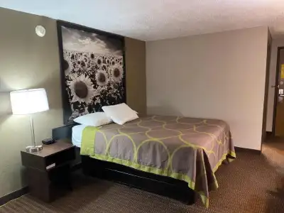 Days Inn by Wyndham Bismarck - 16