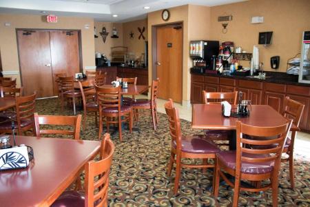 Best Western Plus San Antonio East Inn & Suites - 11