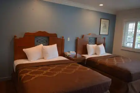 Welcome Inn on Colorado Blvd - 1