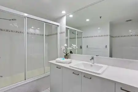 Gemini Court Holiday Apartments - 229