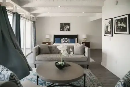 Hollywood Hills - 73