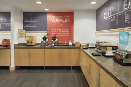 Hampton Inn & Suites Madison-West - 31