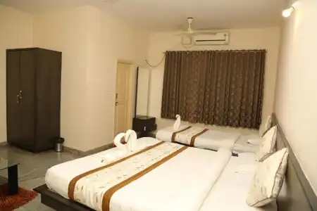 Soundarya - 40