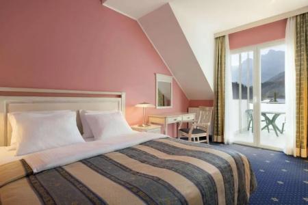 Ramada & Suites by Wyndham Kranjska Gora - 38