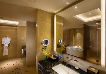 Hilton Wuhan Riverside - 59