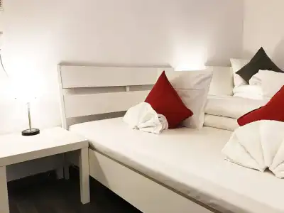INSIDE FIVE City Apartments - 3