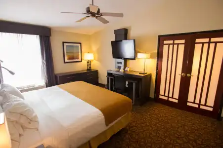 Holiday Inn Express & Suites Topeka West I-70 Wanamaker by IHG - 43