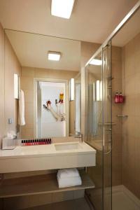 Moxy Frankfurt Airport - 9