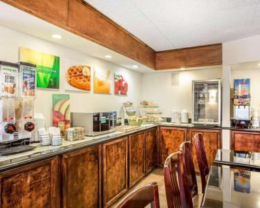 Quality Inn & Suites Coliseum - 7