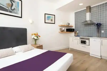 Apartamentos Mayerling Bisbe Urquinaona - 36