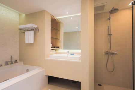 Balcony Seaside Sriracha & Serviced Apartments (SHA Extra Plus) - 122