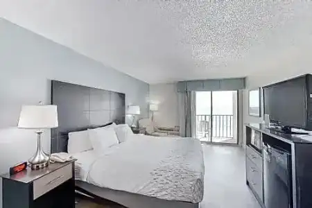 Carolinian Beach Resort by Vacasa - 464