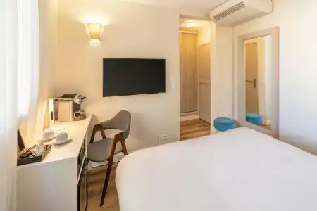 Best Western Plus La Rade - 83