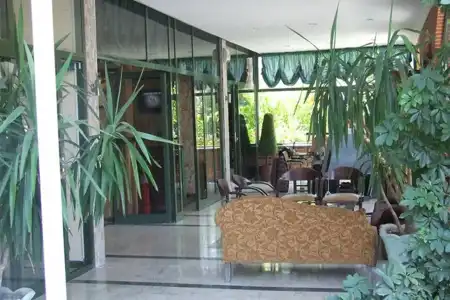 Maxwell Holiday Club - 1