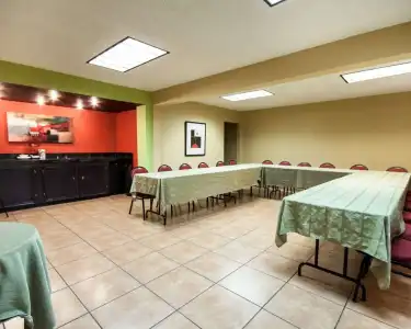 Quality Inn Airport East - 18