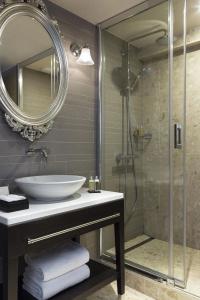 La Clef Louvre Paris by The Crest Collection - 15