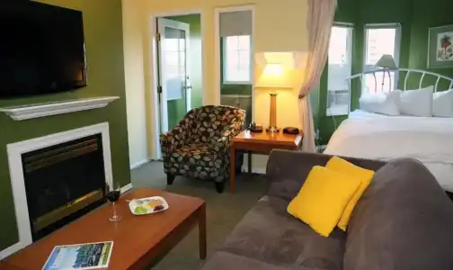 Times Square Suites - 101