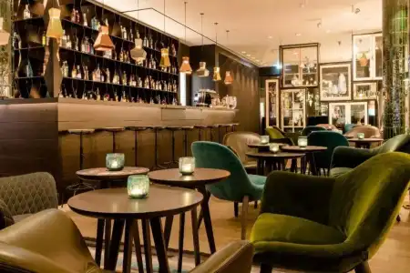 Motel One Amsterdam-Waterlooplein - 9
