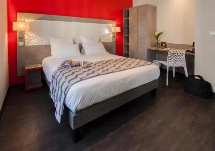 Hôtel Carré Vieux Port - 65