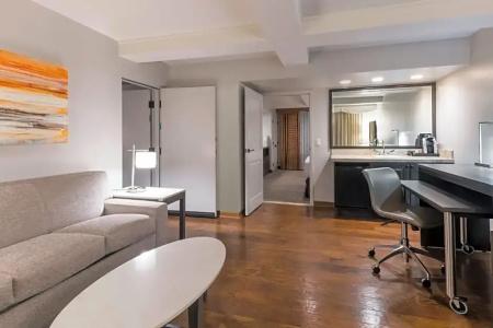 Holiday Inn & Suites Phoenix Airport North by IHG - 55