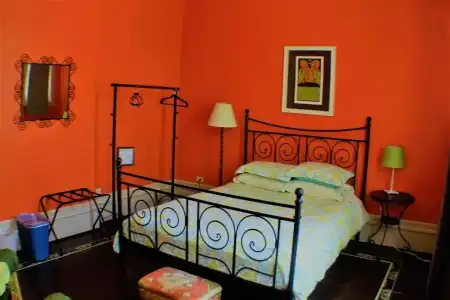 HI Sacramento Hostel - 5