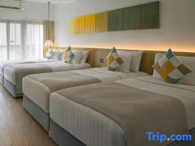 The Lantern Resorts Patong - 53