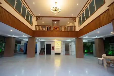 Queen Mansion - 1
