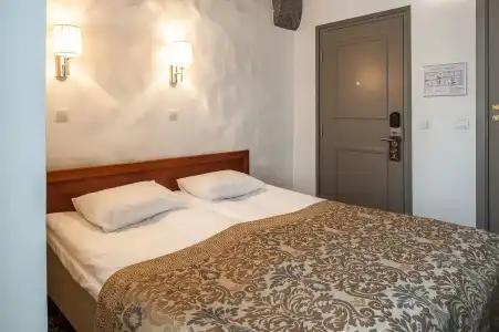 Three Crowns Residents - 14