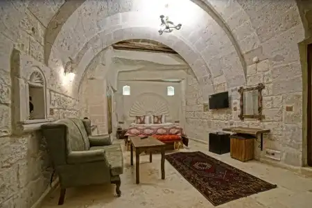 Risus Cave Suites - 9