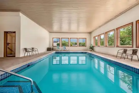 Quality Inn & Suites - 16